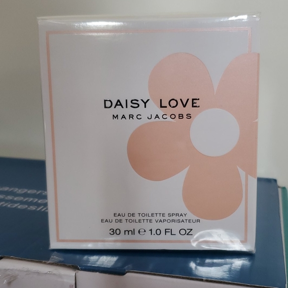 Marc Jacobs Daisy Love Fragrance - 30ml - Picture 2 of 5